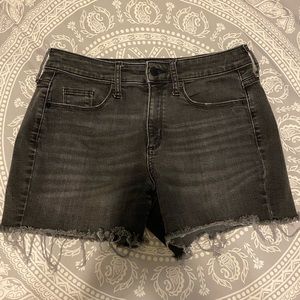 Cute high waisted jean shorts!